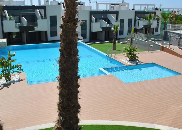 Oasis Beach - Top Floor With Seaview